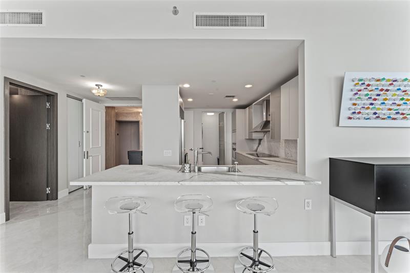 Image 15 of 75 For 5959 Collins Ave  1201