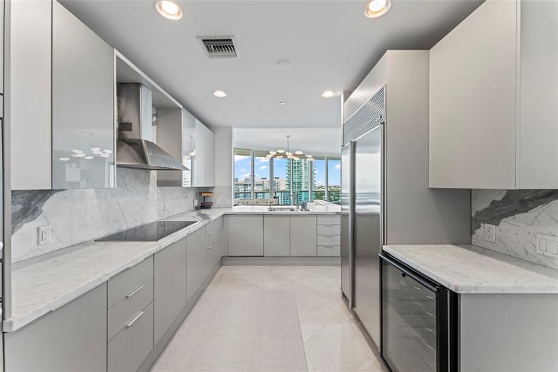 Image 16 of 75 For 5959 Collins Ave  1201