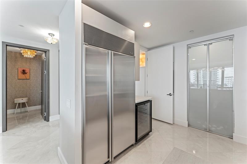 Image 18 of 75 For 5959 Collins Ave  1201
