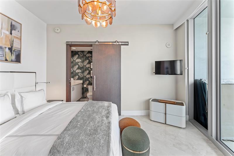 Image 22 of 75 For 5959 Collins Ave  1201
