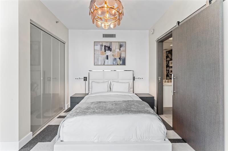Image 23 of 75 For 5959 Collins Ave  1201