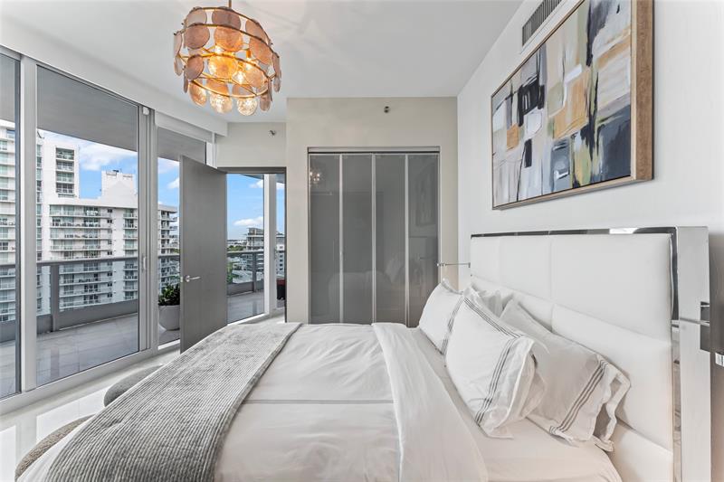 Image 24 of 75 For 5959 Collins Ave  1201