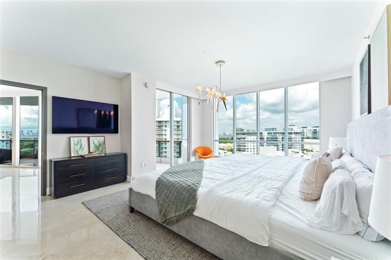 Image 29 of 75 For 5959 Collins Ave  1201