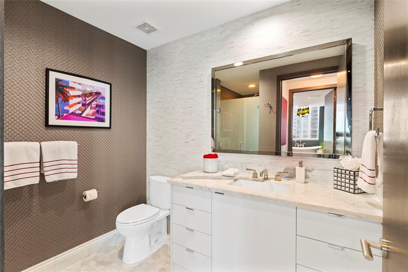 Image 36 of 75 For 5959 Collins Ave  1201