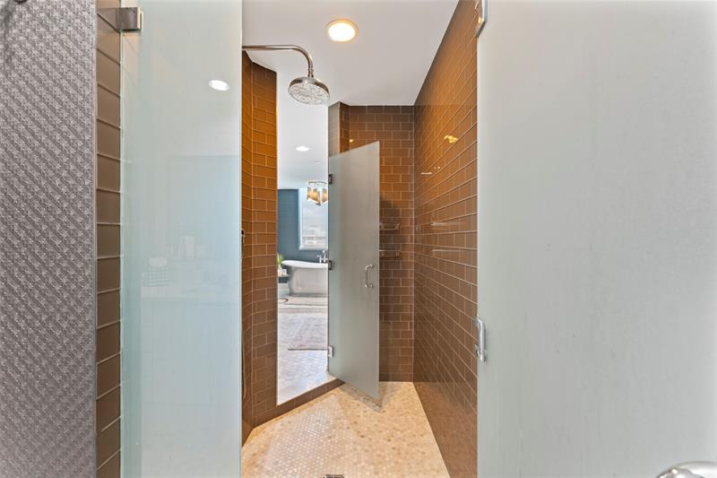 Image 39 of 75 For 5959 Collins Ave  1201