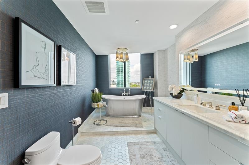 Image 41 of 75 For 5959 Collins Ave  1201