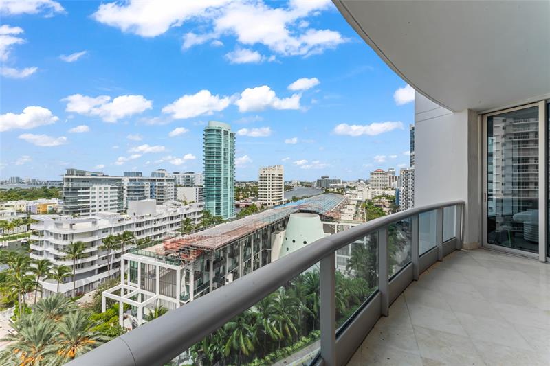 Image 42 of 75 For 5959 Collins Ave  1201