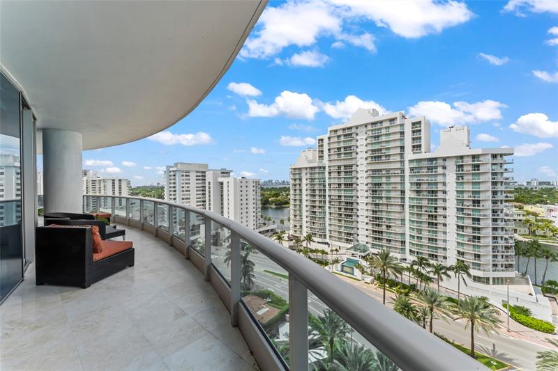 Image 43 of 75 For 5959 Collins Ave  1201
