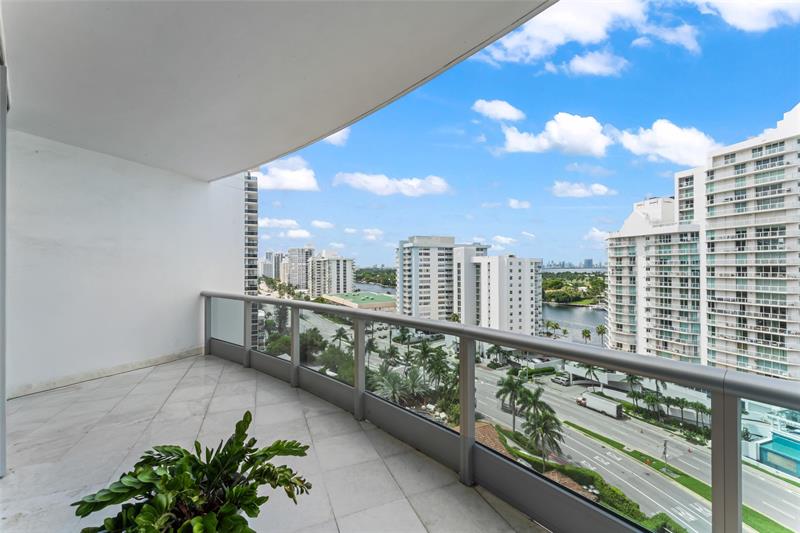 Image 47 of 75 For 5959 Collins Ave  1201