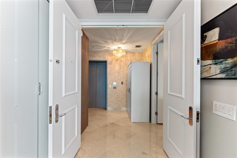 Image 9 of 75 For 5959 Collins Ave  1201