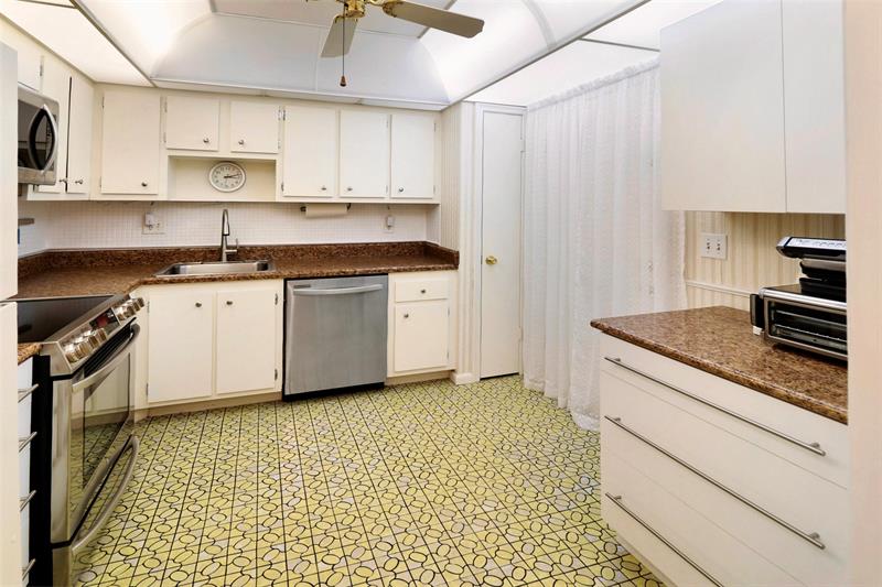 Image 22 of 31 For 4751 21st St  209