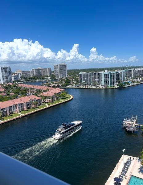 Image 3 of 47 For 4010 Ocean Dr  R1102