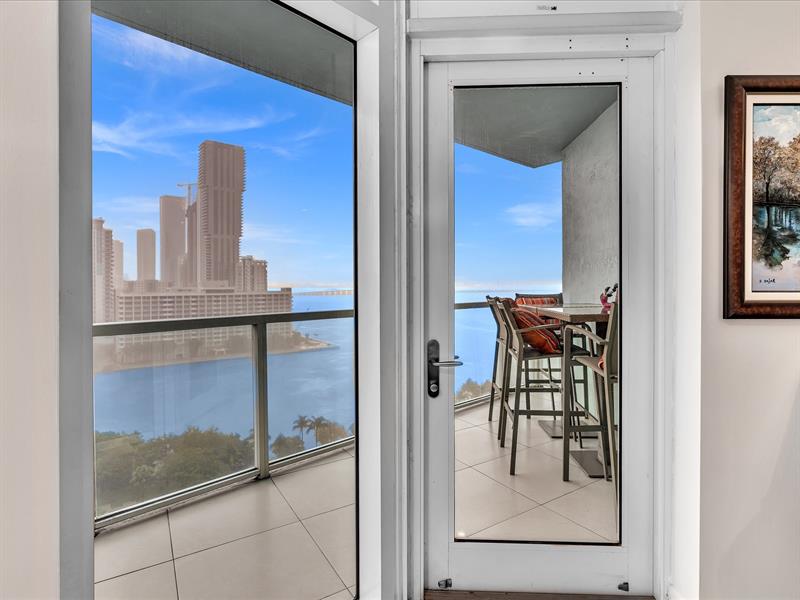 Image 14 of 70 For 1900 Bayshore Dr  1504