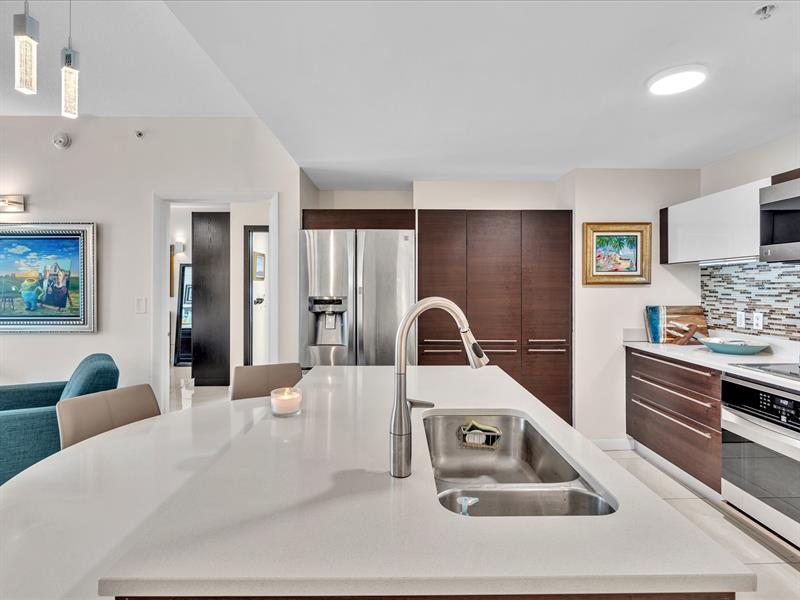 Image 27 of 70 For 1900 Bayshore Dr  1504