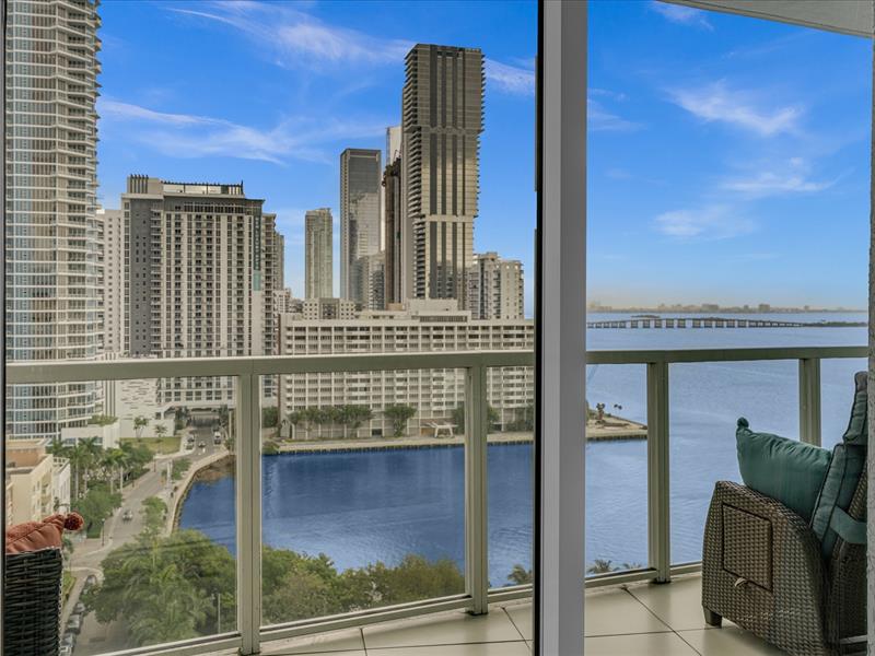 Image 3 of 70 For 1900 Bayshore Dr  1504