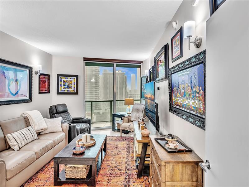 Image 41 of 70 For 1900 Bayshore Dr  1504