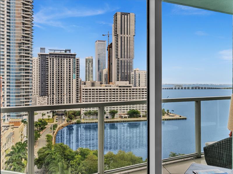 Image 51 of 70 For 1900 Bayshore Dr  1504