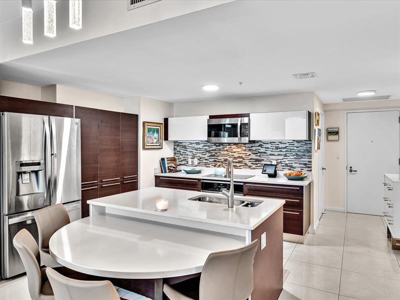 Image 6 of 70 For 1900 Bayshore Dr  1504