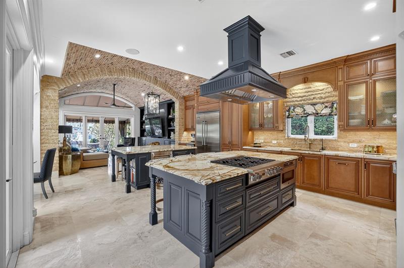 Image 15 of 81 For 2630 Barcelona Dr