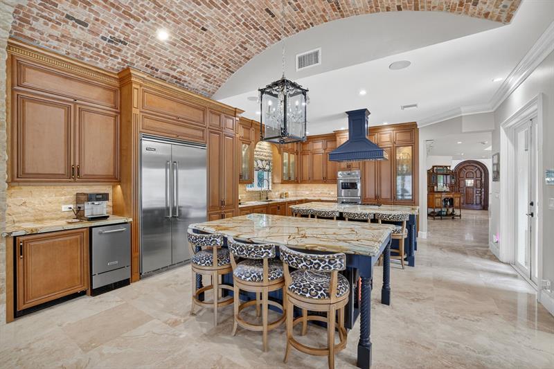 Image 18 of 81 For 2630 Barcelona Dr