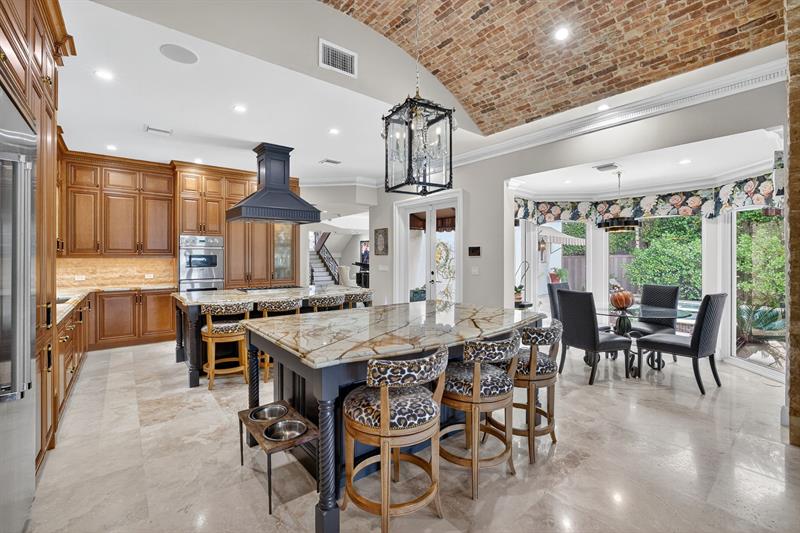 Image 19 of 81 For 2630 Barcelona Dr