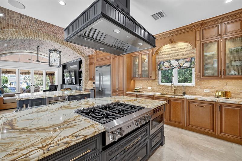 Image 22 of 81 For 2630 Barcelona Dr