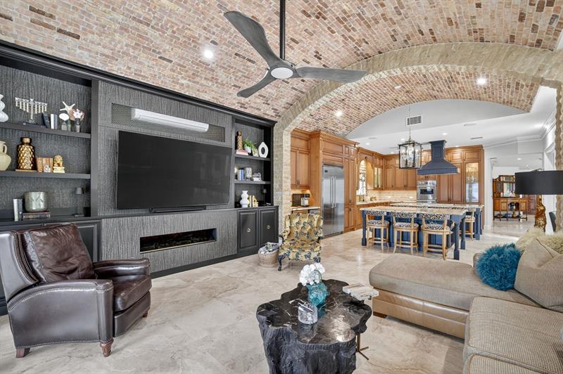 Image 27 of 81 For 2630 Barcelona Dr