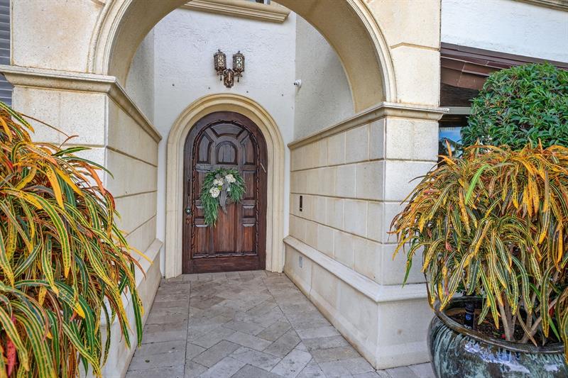 Image 6 of 81 For 2630 Barcelona Dr