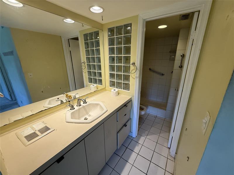 Image 12 of 22 For 840 20th Dr  