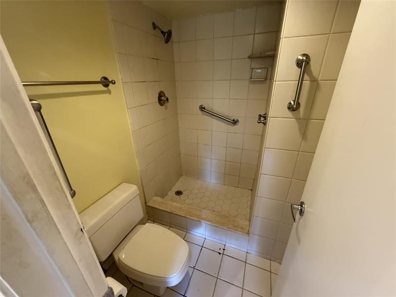 Image 14 of 22 For 840 20th Dr  
