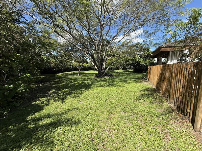 Image 20 of 22 For 840 20th Dr  