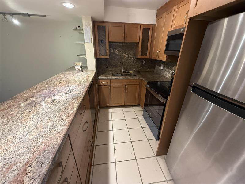 Image 9 of 22 For 840 20th Dr  