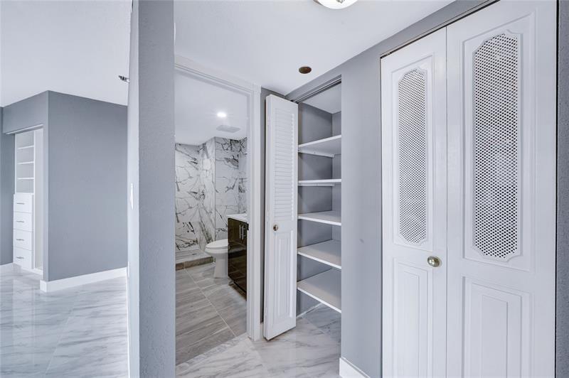 Image 28 of 53 For 1100 Saint Charles Pl  708