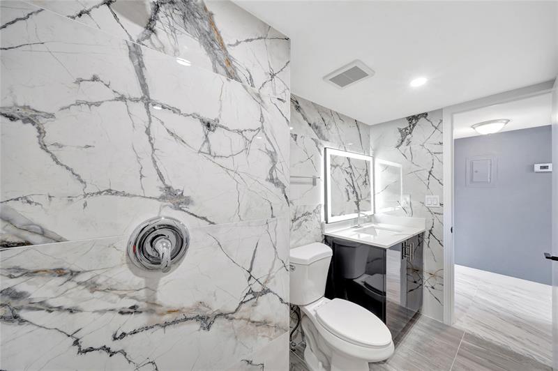 Image 31 of 53 For 1100 Saint Charles Pl  708