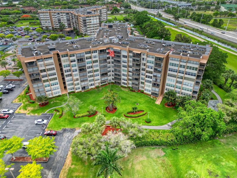 Image 47 of 53 For 1100 Saint Charles Pl  708