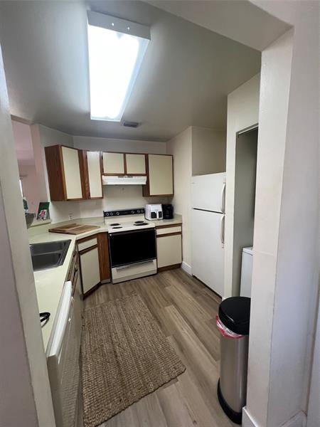 Image 26 of 47 For 3421 44th St  205