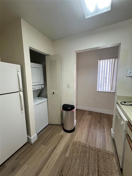 Image 27 of 47 For 3421 44th St  205