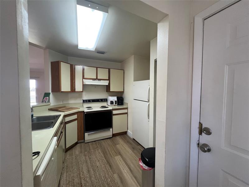 Image 28 of 47 For 3421 44th St  205