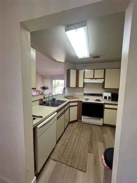 Image 29 of 47 For 3421 44th St  205