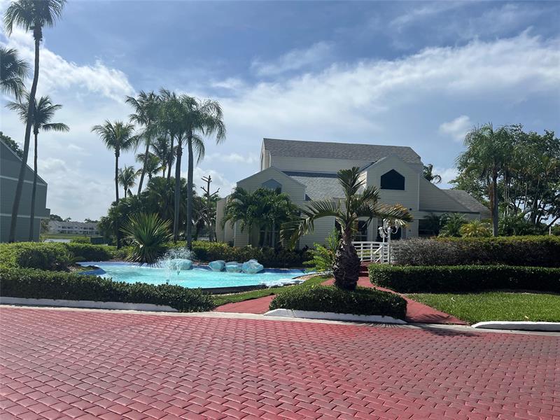 Image 3 of 47 For 3421 44th St  205