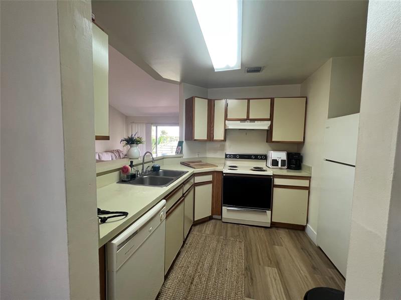 Image 30 of 47 For 3421 44th St  205