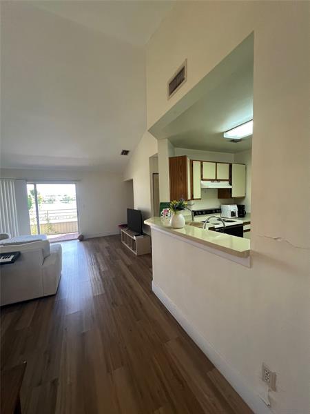 Image 31 of 47 For 3421 44th St  205