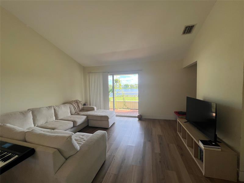 Image 32 of 47 For 3421 44th St  205