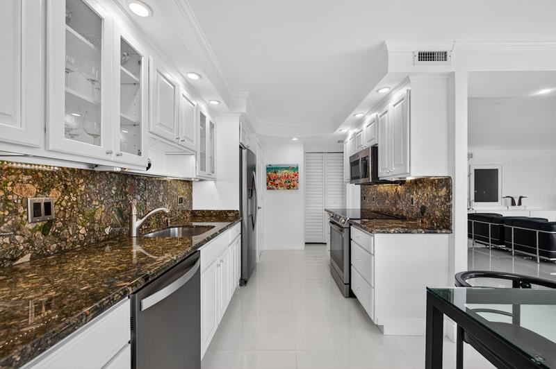 Image 21 of 82 For 936 Intracoastal Dr  3c