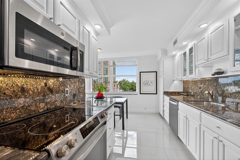 Image 22 of 82 For 936 Intracoastal Dr  3c