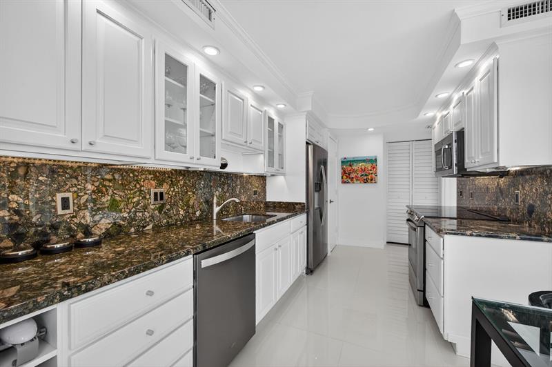 Image 23 of 82 For 936 Intracoastal Dr  3c