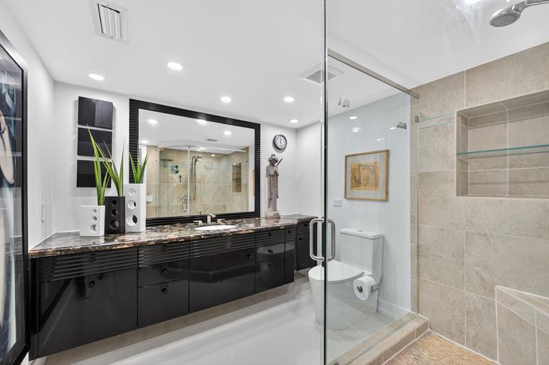 Image 31 of 82 For 936 Intracoastal Dr  3c