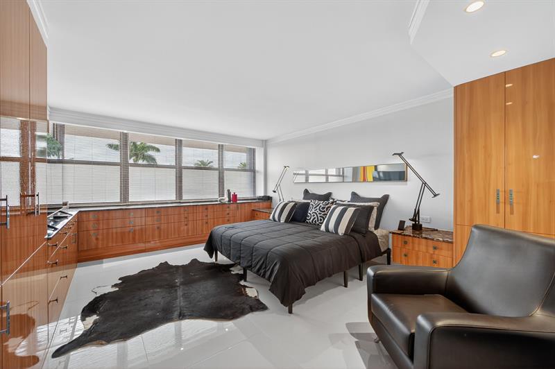 Image 34 of 82 For 936 Intracoastal Dr  3c