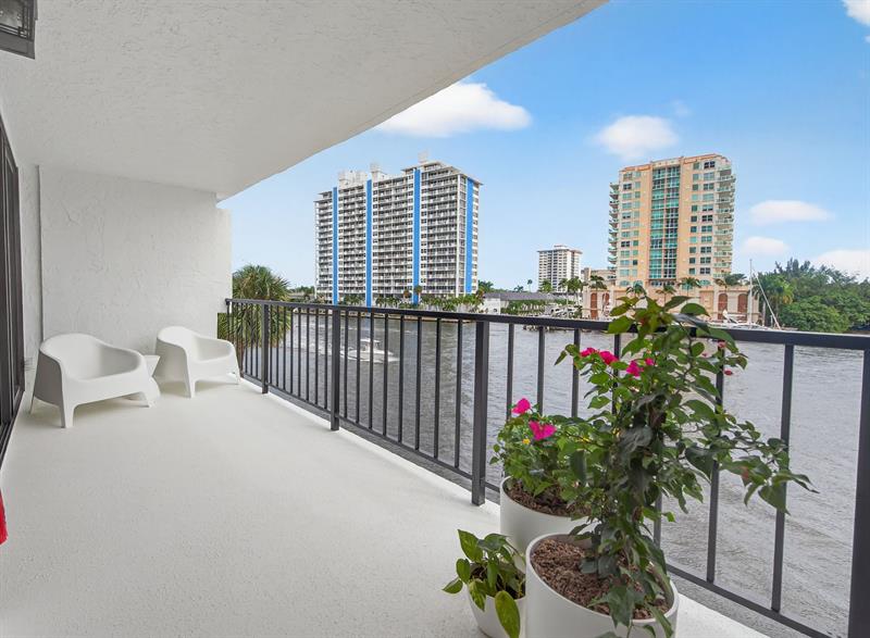 Image 37 of 82 For 936 Intracoastal Dr  3c