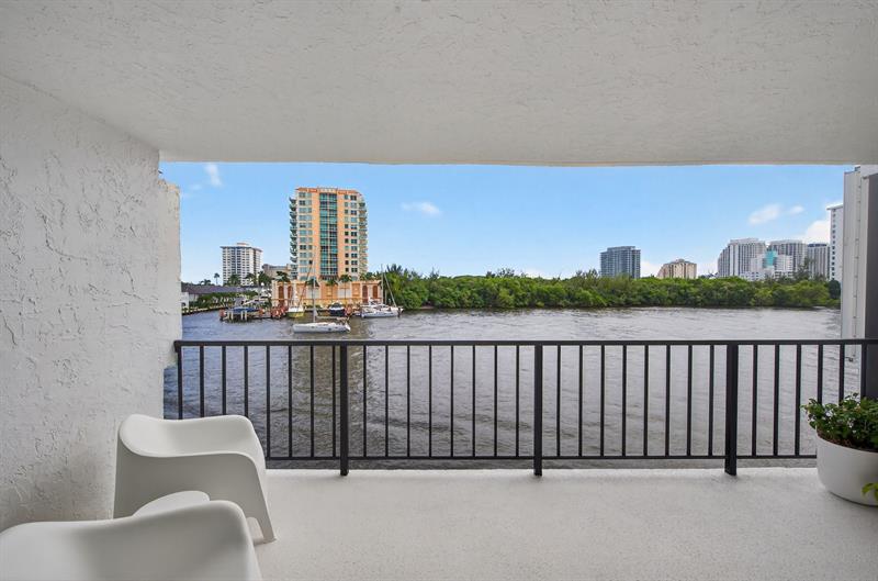 Image 40 of 82 For 936 Intracoastal Dr  3c